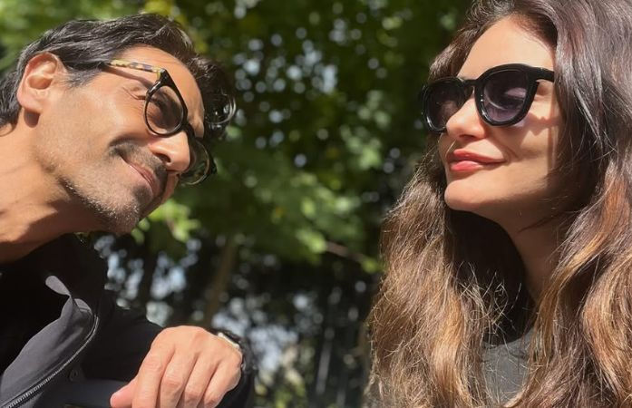 53 વર્ષનો દિગ્ગજ એક્ટર લગ્ન કર્યા વિના 2 બાળકનો પિતા, ગર્લફ્રેન્ડ સાથે સગાઈનો કર્યો ખુલાસો 1 - image