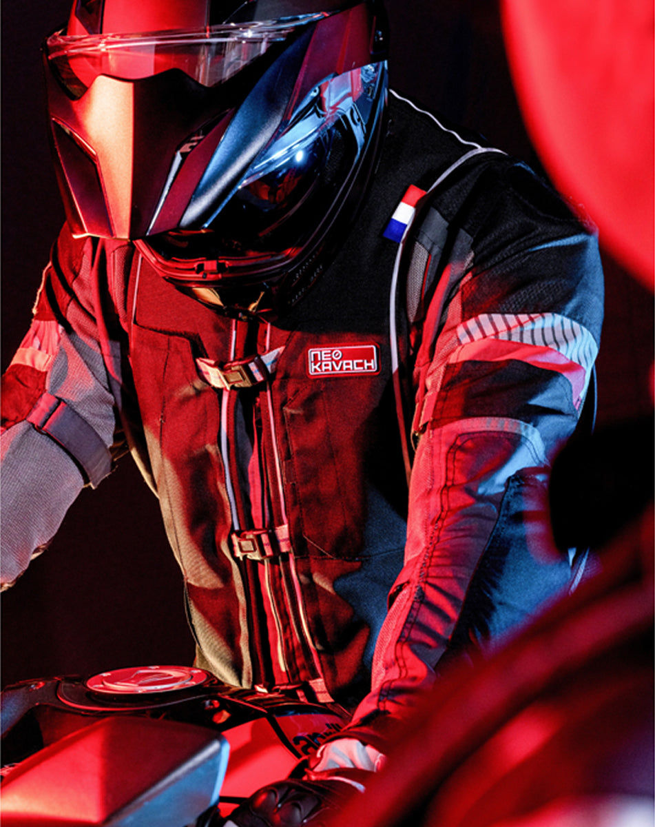 હવે બાઇક રાઇડર્સ માટે ‘એરબેગ’ લોન્ચ, આંખના પલકારામાં ખુલી જશે, જાણો કેટલી કિંમત? 1 - image