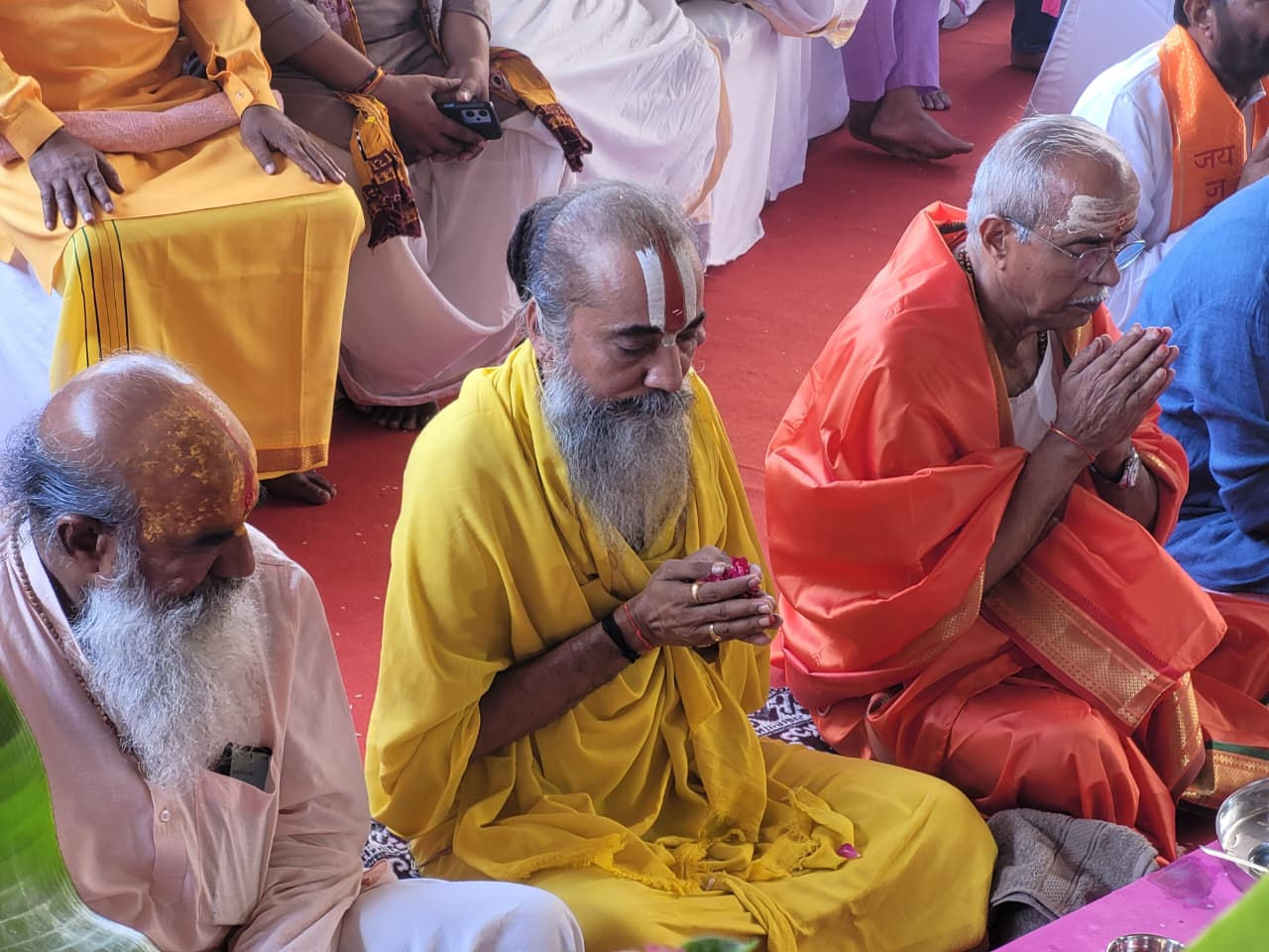 અમદાવાદ: અખાત્રીજે જગન્નાથ મંદિરમાં ચંદનયાત્રા, ફૂલોથી સુશોભિત રથોનું વિધિવત પૂજન અને શાસ્ત્રોક્ત વિધિ સંપન્ન 3 - image