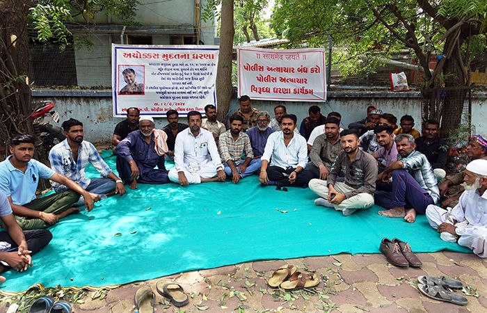 ડુમરામાં દોઢ માસ પૂર્વે હત્યાના કેસમાં આરોપીની ધરપકડ કરવાની માંગ 1 - image