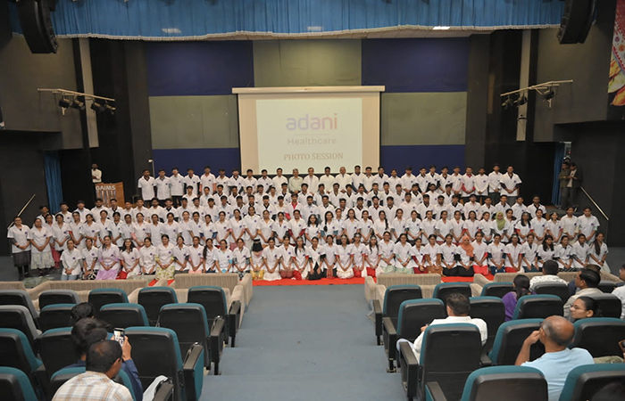 અદાણી મેડિકલ કોલેજમાં વ્હાઈટ કોટ સમારંભ સાથે 16મી બેચનો પ્રારંભ 1 - image