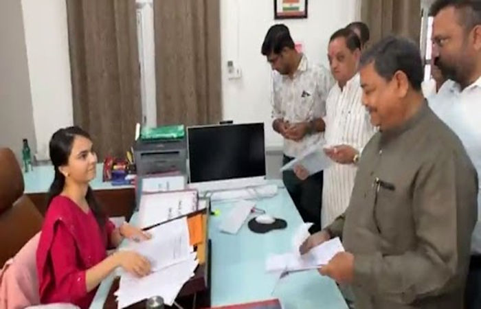 બરોડા ડેરીના ડિરેક્ટરોએ એક સાથે ફોર્મ ભર્યા, આવતીકાલે છેલ્લો દિવસ 1 - image