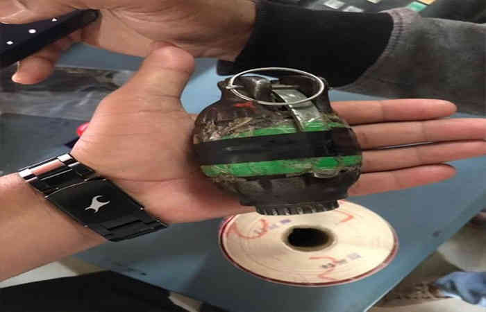 જમ્મુ કાશ્મીરમાંથી ઝડપાયા 2 હાઈબ્રિડ આતંકવાદીઓ, એરપોર્ટ પર જવાનના બેગમાંથી મળ્યો હેન્ડ ગ્રેનેડ 1 - image