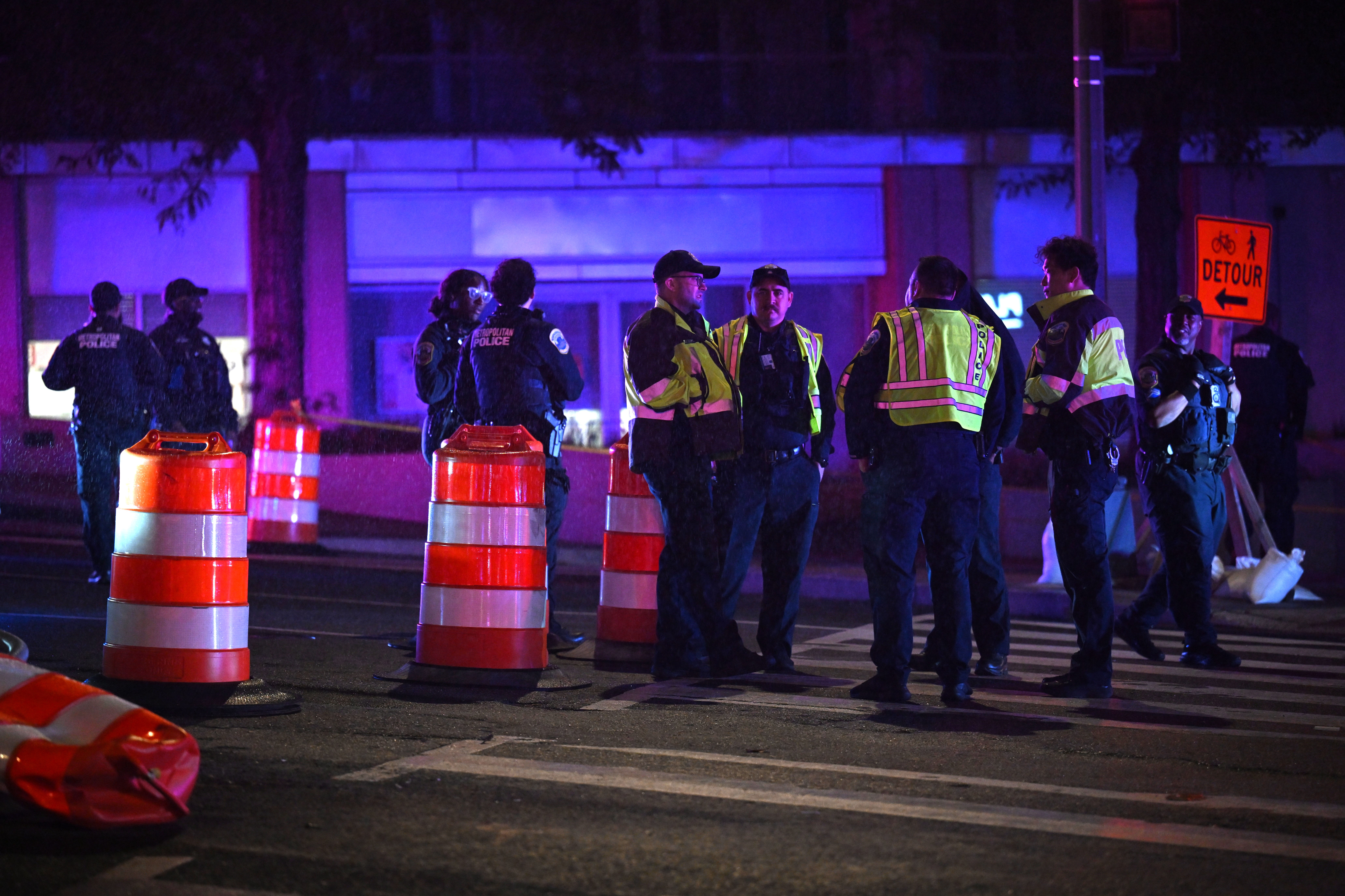 ડોનાલ્ડ ટ્રમ્પે ત્રીજી વખત મોતને હાથતાળી આપી! જાણો અત્યાર સુધીના તમામ હુમલાની ટાઈમલાઈન 4 - image