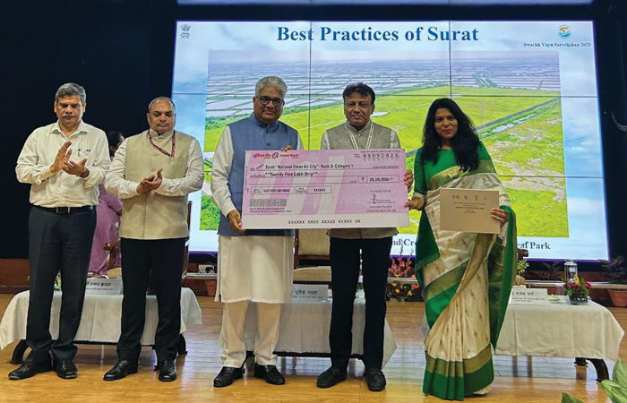 ક્લીન એર સર્વેમાં સુરત આગ્રા સાથે ત્રીજા સ્થાને હતો: ગયા વર્ષે પ્રથમ ક્રમે હતો. ક્લીન એર સર્વેમાં આગ્રા સાથે સુરત ત્રીજા ક્રમે છે ક્લીન એર સર્વેમાં સુરત આગ્રા સાથે ત્રીજા સ્થાને હતો: ગયા વર્ષે પ્રથમ ક્રમે હતો. ક્લીન એર સર્વેમાં આગ્રા સાથે સુરત ત્રીજા ક્રમે છે