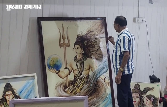 સુરતના જરીવાલા પરિવારની અનોખી શિવ ભક્તિ, 40 વર્ષથી શિવ મંદિર માટે વિના મુલ્યે બનાવે છે 'ઘીના કમળ' 2 - image