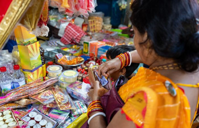 Thousands of stalls selling crackers in Gujarat pending fire NOC