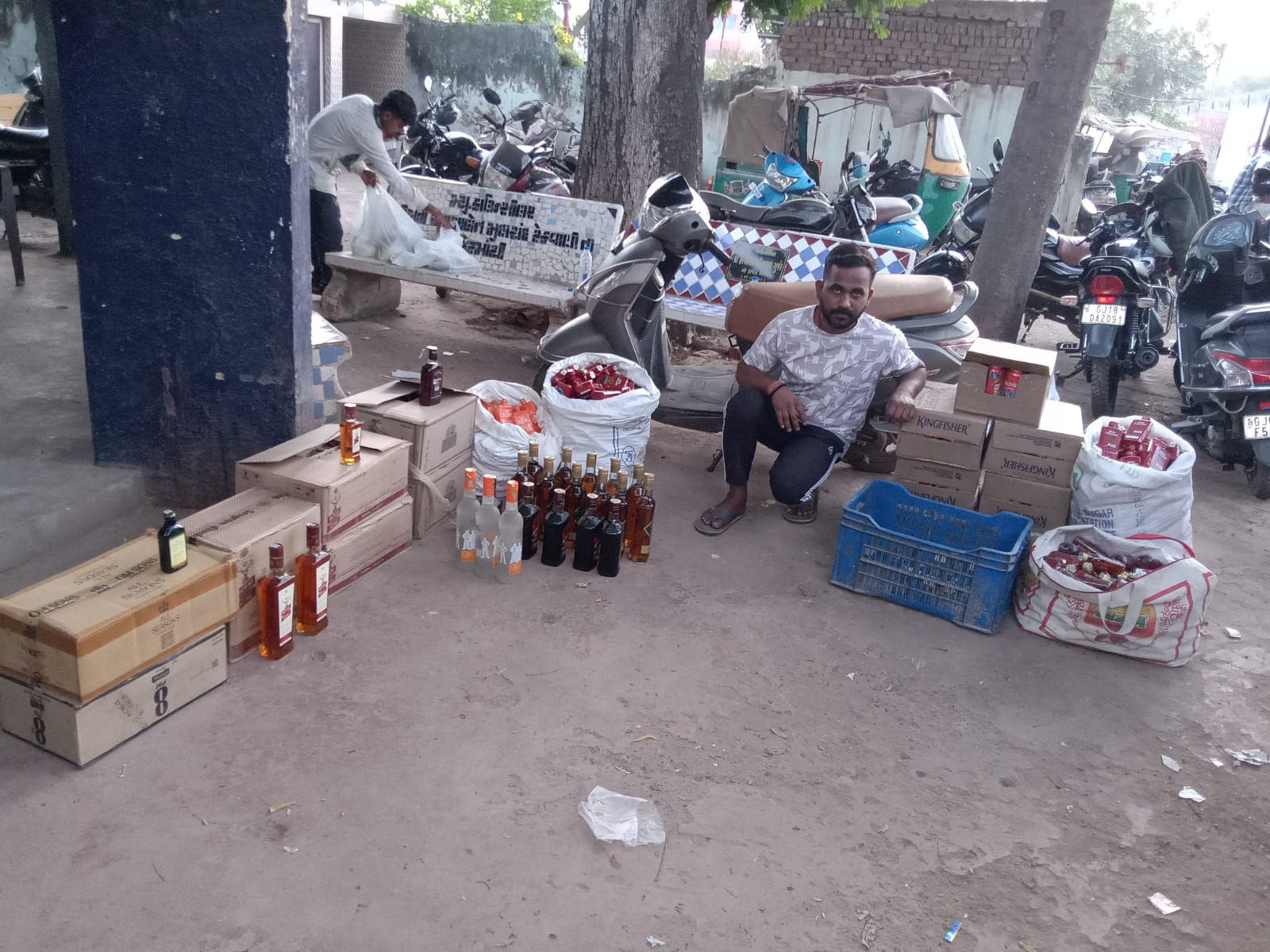 અમદાવાદમાં ચાલુ વર્ષે  ૧૦૦૬ પાસા ૨૧૮ આરોપીઓને તડીપાર કરાયા 3 - image