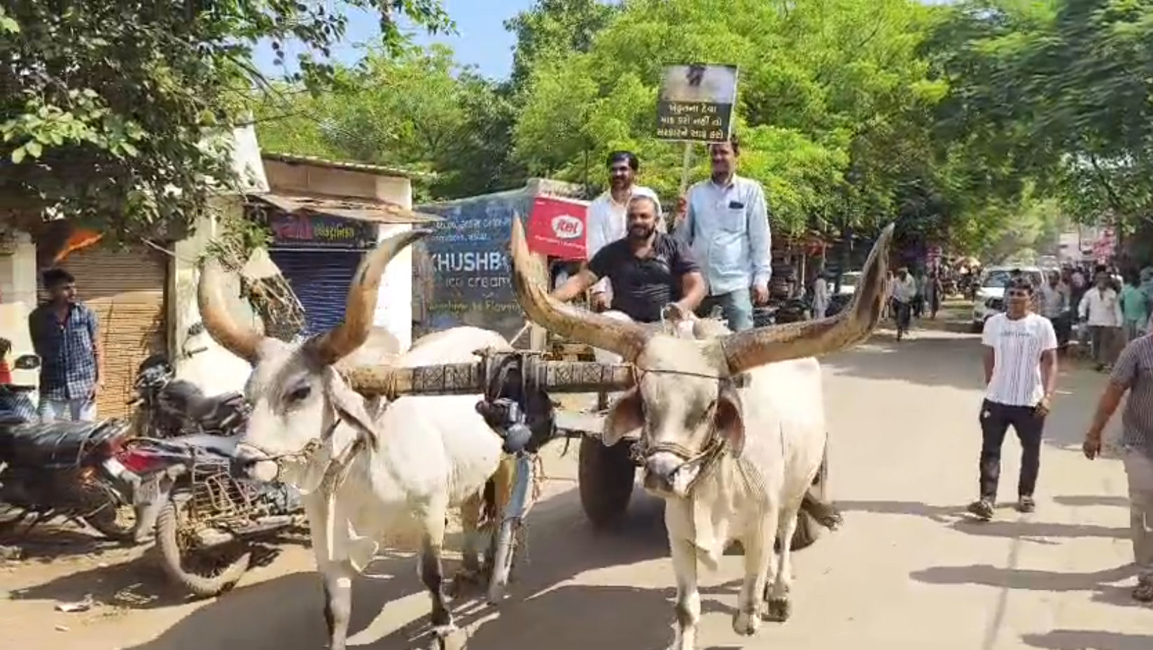 ખેડૂતોને ગિરવે મૂક્યા તો ખેર નથી... 'ખેડૂત સત્યાગ્રહ'માં સરકાર-‘આપ’ને વિપક્ષની ચીમકી 3 - image
