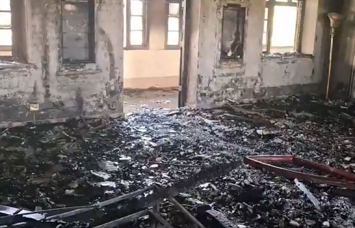 મોરબીમાં રાજવી પરિવારના ન્યૂ પેલેસમાં ભીષણ આગ, ફાયર વિભાગે કર્યું મહિલાનું દિલધડક રેસ્ક્યૂ 3 - image