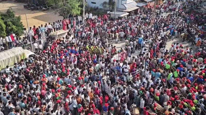 છોટા ઉદેપુરમાં 'ભંગુરિયા મેળા' સાથે હોળીના પર્વનો પ્રારંભ, ઢોલના ધબકારે આદિવાસી સંસ્કૃતિનો અનોખો મહેરામણ 4 - image