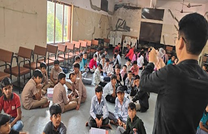 રાષ્ટ્રીય બાળ દિવસ ઉજવણી અંતર્ગત જામનગર જિલ્લાના ધ્રોળ વિજ્ઞાન કેન્દ્રમાં કાર્યશાળા યોજાઈ 1 - image