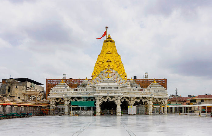 આજે પ્રથમ નોરતે અંબાજી મંદિરમાં ગંધાષ્ટકમ અત્તરનું પૂજન કરાશે, આ મંદિરોમાં ખાસ અત્તર અર્પણ કરાશે 1 - image