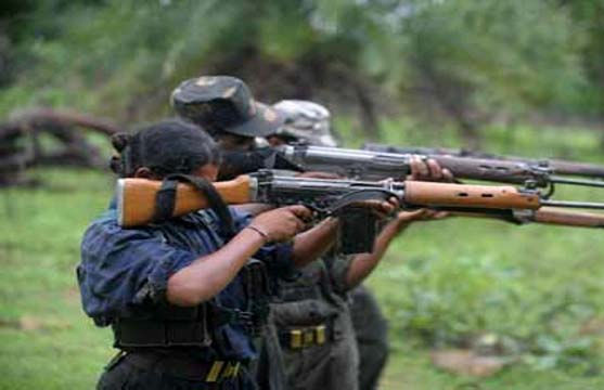 છત્તીસગઢનાં દંતેવાડામાં ૬૩ નકસલીઓનું આત્મસમર્પણ 1 - image