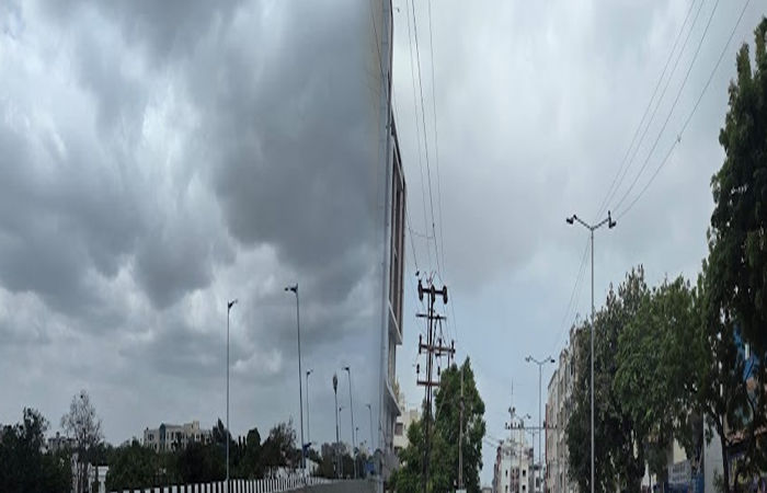 ગરમી અને ઉકળાટ વચ્ચે જામનગર જિલ્લાના હવામાનમાં અચાનક પલટો; શહેર-જિલ્લામાં છૂટાછવાયા વરસાદની શક્યતાઓ 1 - image