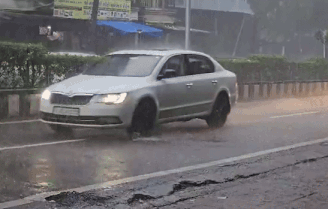 Red alert for extremely heavy rain in 6 Gujarat districts, Ahmedabad sees heavy rain
