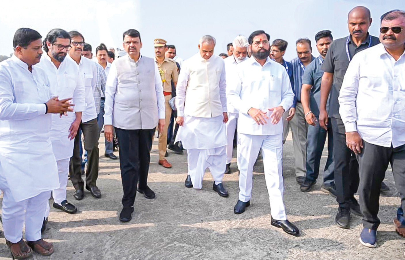 અજિત પવાર પ્લેન ક્રેશ: આવતીકાલે અંતિમ સંસ્કાર, ફડણવીસ અને શિંદે બારામતી પહોંચ્યા 2 - image