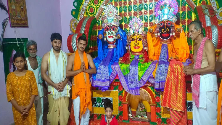 જગન્નાથ પુરી રથયાત્રા : 350 વર્ષ જૂની શાસ્ત્રોક્ત વિધિ સાથે શરૂ થઇ નગરના નાથની યાત્રા 2 - image