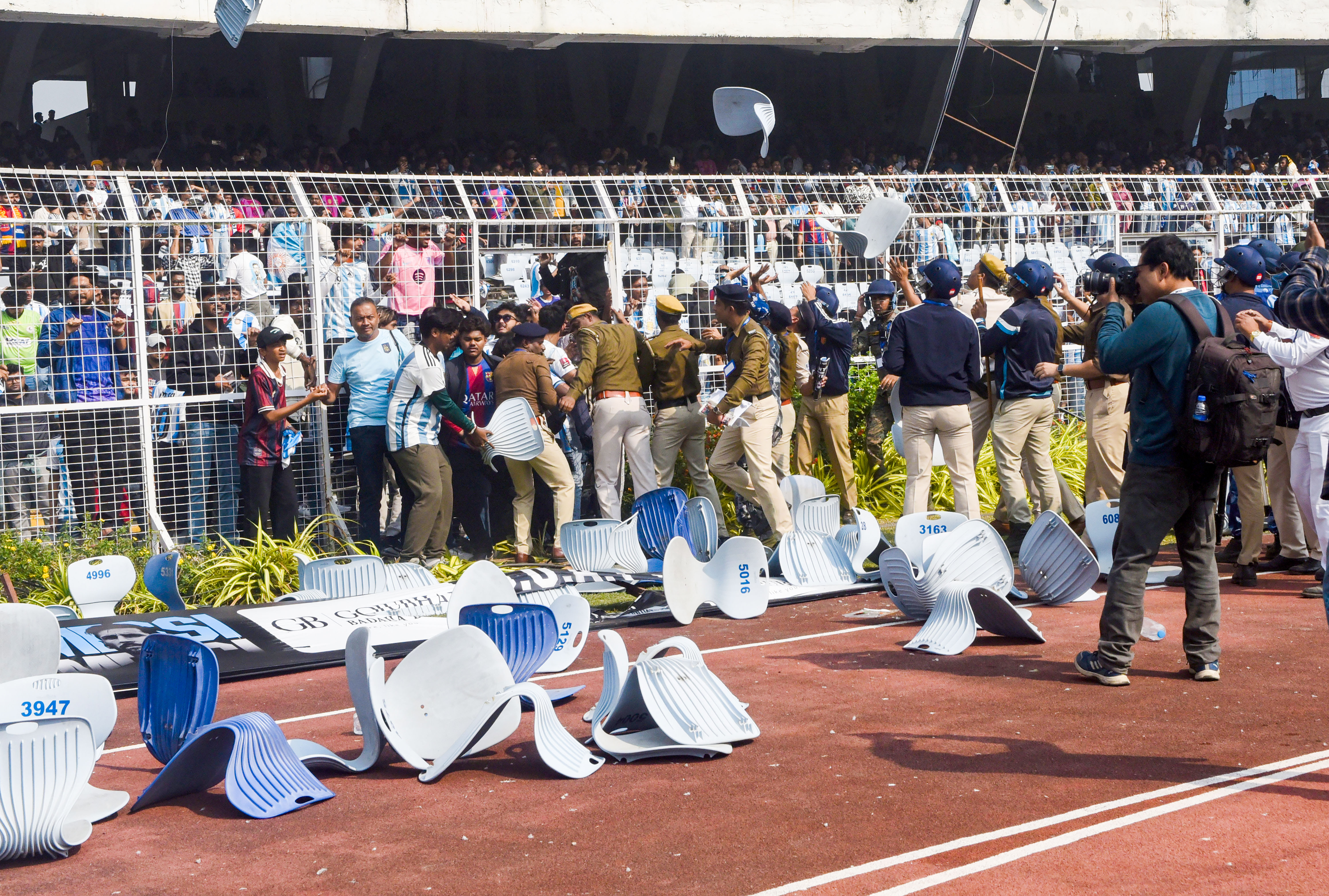 '5થી 10 હજારની ટિકિટો ખરીદી તોય...', લિયોનલ મેસીના ચાહકોનું રોષે ભરાવાનું આ હતું કારણ 3 - image