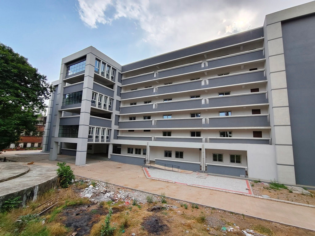 યુનિ.પોલીટેકનિકના ૨૫ કરોડના નવા બિલ્ડિંગ પ્રોજેકટમાં બે વર્ષનો વિલંબ 1 - image