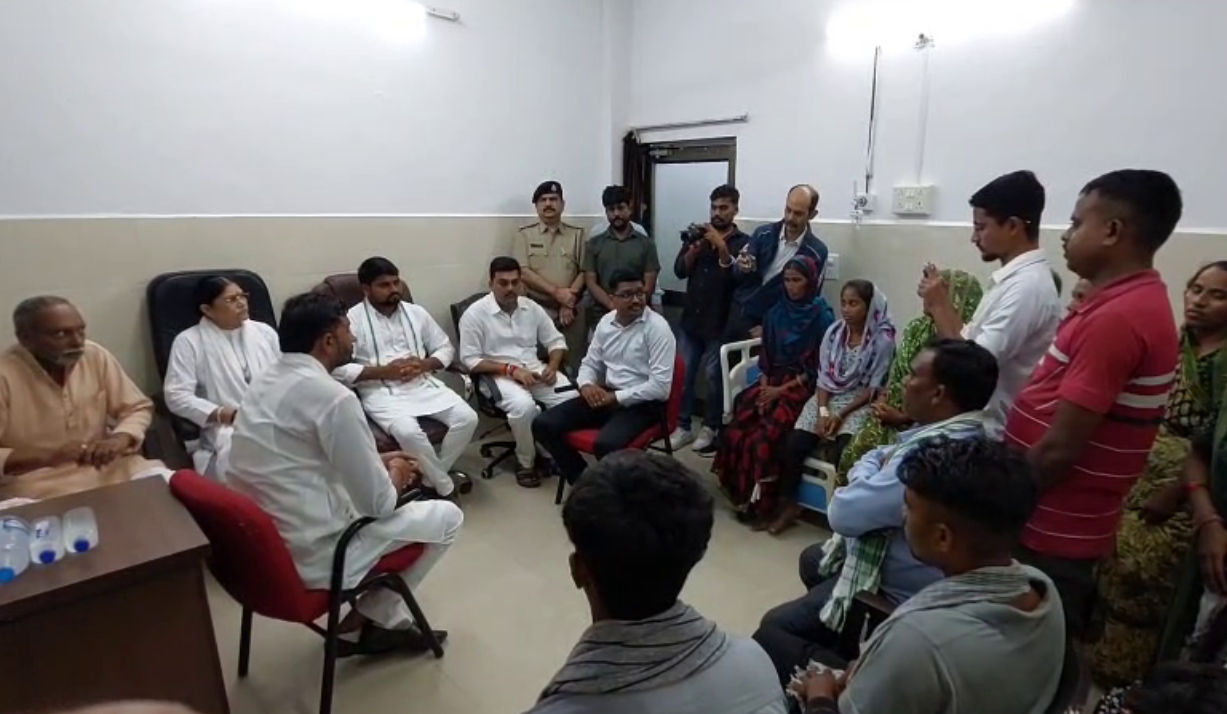 નર્મદામાં ભેખડ ધસી પડવાની દુર્ઘટના: મૃતક ત્રણ શ્રમિકોના પરિવારને રૂ. 50-50 લાખની સહાય જાહેર 4 - image