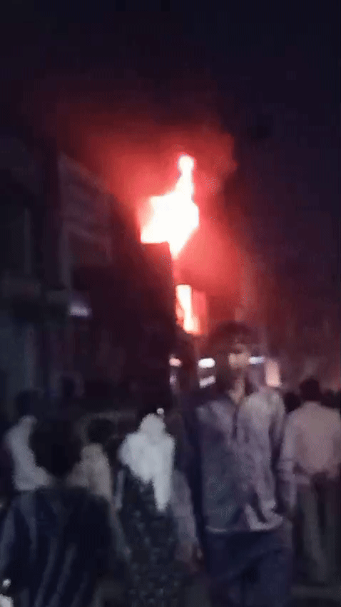 અમદાવાદના નારોલમાં દુર્ઘટના: મકાનમાં ગેસ સિલિન્ડર બ્લાસ્ટ થતાં 2ના મોતની આશંકા, મહિલા સારવાર હેઠળ 2 - image