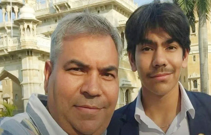 ઈન્ડિગો સંકટ વચ્ચે પિતાએ રાતભર કાર હંકારી દીકરાને 800 કિ.મી. દૂર સ્કૂલે પહોંચાડ્યો! 1 - image