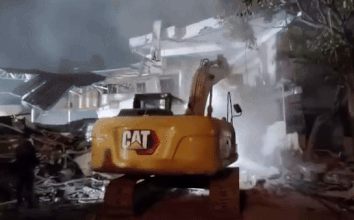 દિલ્હીમાં અડધી રાતે મસ્જિદની આજુબાજુ બુલડોઝર એક્શનથી લોકો લાલઘૂમ, પથ્થરમારો કરાયો 1 - image