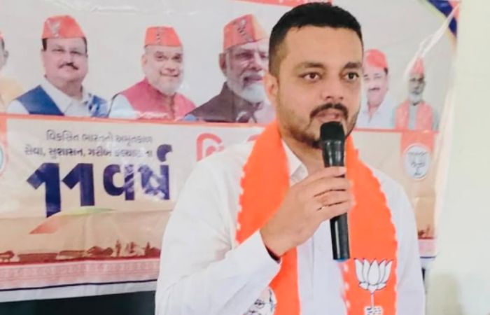 Vadodara BJP Yuva Morcha workers clash with another group over parking dispute settle later