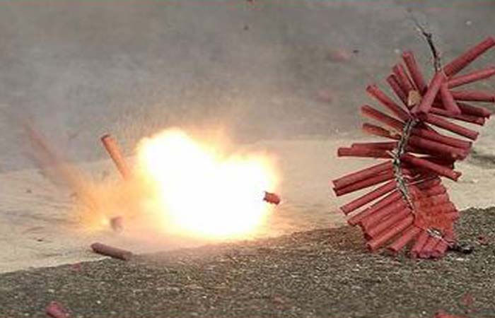 વડોદરામાં ફટાકડાથી અનેક દુર્ઘટના: ધડાકાથી ડરીને બેભાન થયેલી મહિલા હોસ્પિટલમાં દાખલ 1 - image