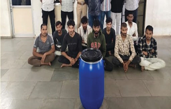 વડોદરાના પાદરા તાલુકાની કંપનીમાંથી રૂ.74.22 લાખના કેમિકલ પાવડરની ચોરીમાં 9ની ધરપકડ 1 - image