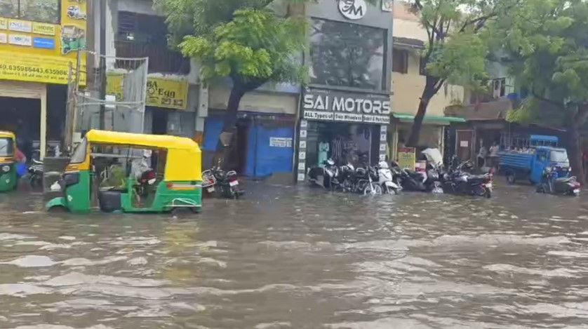 PHOTOS: વરસાદ નહીં, તંત્રની ઘોર બેદરકારીનો માર, ગુજરાતમાં જનજીવન ખોરવાયું! 5 - image