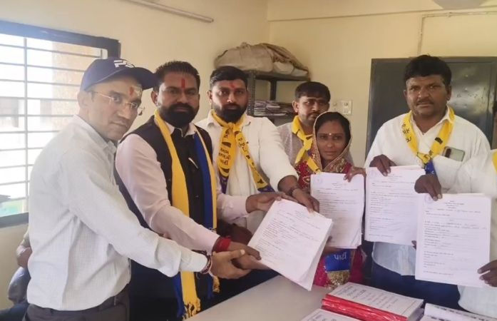 સાયલામાં ચૂંટણી વચ્ચે AAP માં ભડકો, જિલ્લા પ્રમુખ સહિત 5 સામે મારામારી અને જાનથી મારી નાખવાની ધમકીની ફરિયાદ 1 - image