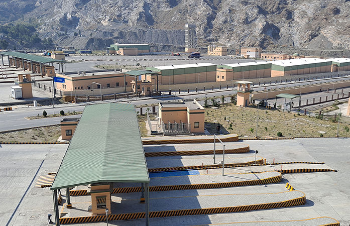 4 દિવસ કામ, વર્ક ફ્રોમ હોમ.... ઓઈલ સંકટ વચ્ચે પાકિસ્તાનમાં સરકારે કોરોના કાળ જેવા નિર્ણય લીધા! 2 - image