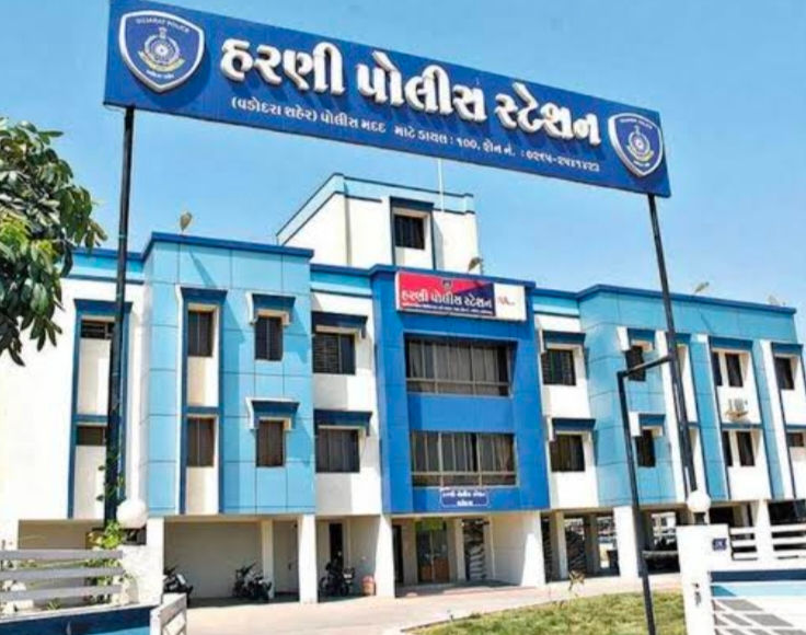 દેણા ચોકડીના બ્રિજ પાસે બકરાં ભરેલી ટ્રક રોકવાના મુદ્દે તકરાર થતાં જુદા જુદા બે ગુના નોંધાયા 1 - image