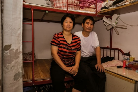 હૉઁગકૉગમાં કોફિન હોમ્સ તરીકે ઓળખાતા માઇક્રો ફલેટસ, પ્રાઇવસી અને આરામનું નામો નિશાન નહી 3 - image