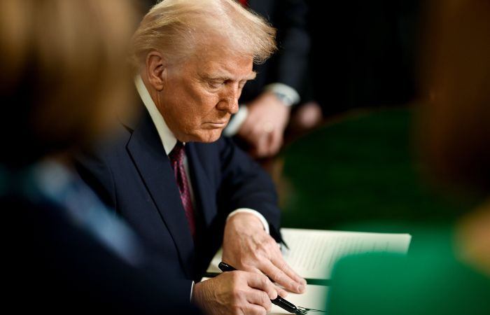 ટ્રમ્પનું નવું ગતકડું: અમેરિકામાં ટ્રક પર 25 ટકા ટેરિફ, નાના વાહનો માટે યુરોપ-જાપાન સાથે ડીલ 1 - image