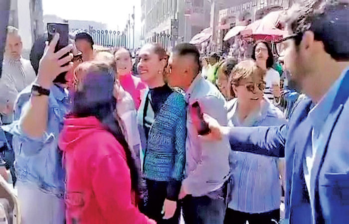 મેક્સિકોનાં મહિલા પ્રમુખની છેડતીનો વિડિયો વાઇરલ,સરકાર સફાળી જાગી 1 - image