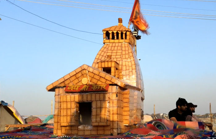 PHOTOS : બિસ્કિટમાંથી બનાવી કેદારનાથધામની પ્રતિકૃતિ, લોકો જોવા ઉમટ્યા 1 - image