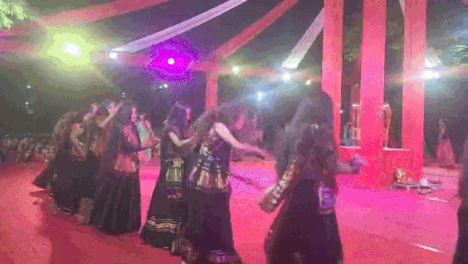 રાજકોટમાં શૌર્ય અને શક્તિથી માતાજીની આરાધના, ક્ષત્રિયાણીઓ જીપ અને બાઈક પર સવાર થઈને તલવાર રાસ રમી 4 - image