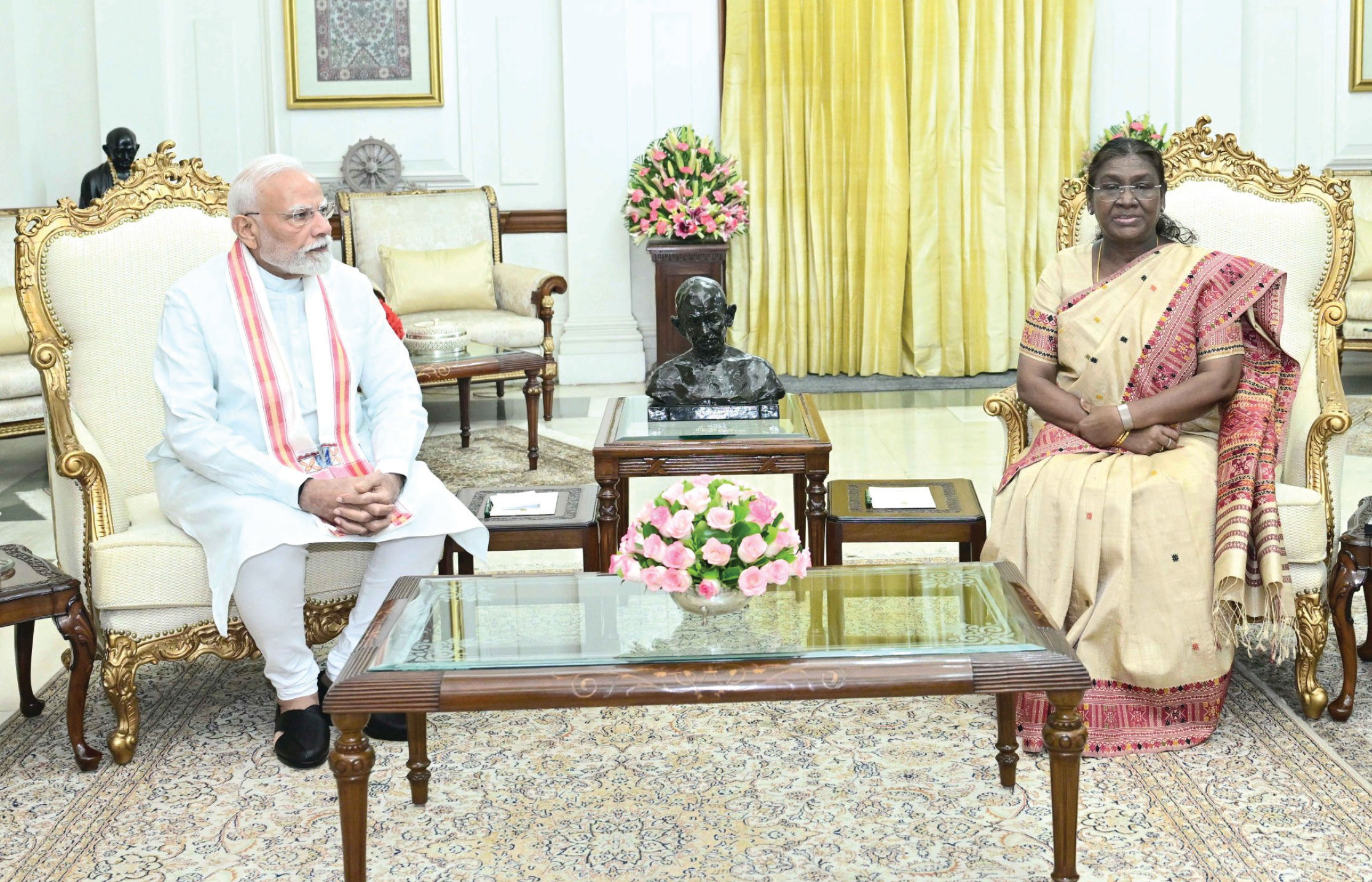 સંસદમાં ઘમસાણ અને ટેરિફની ચર્ચા વચ્ચે અચાનક રાષ્ટ્રપતિને મળવા કેમ પહોંચ્યા PM મોદી? 1 - image
