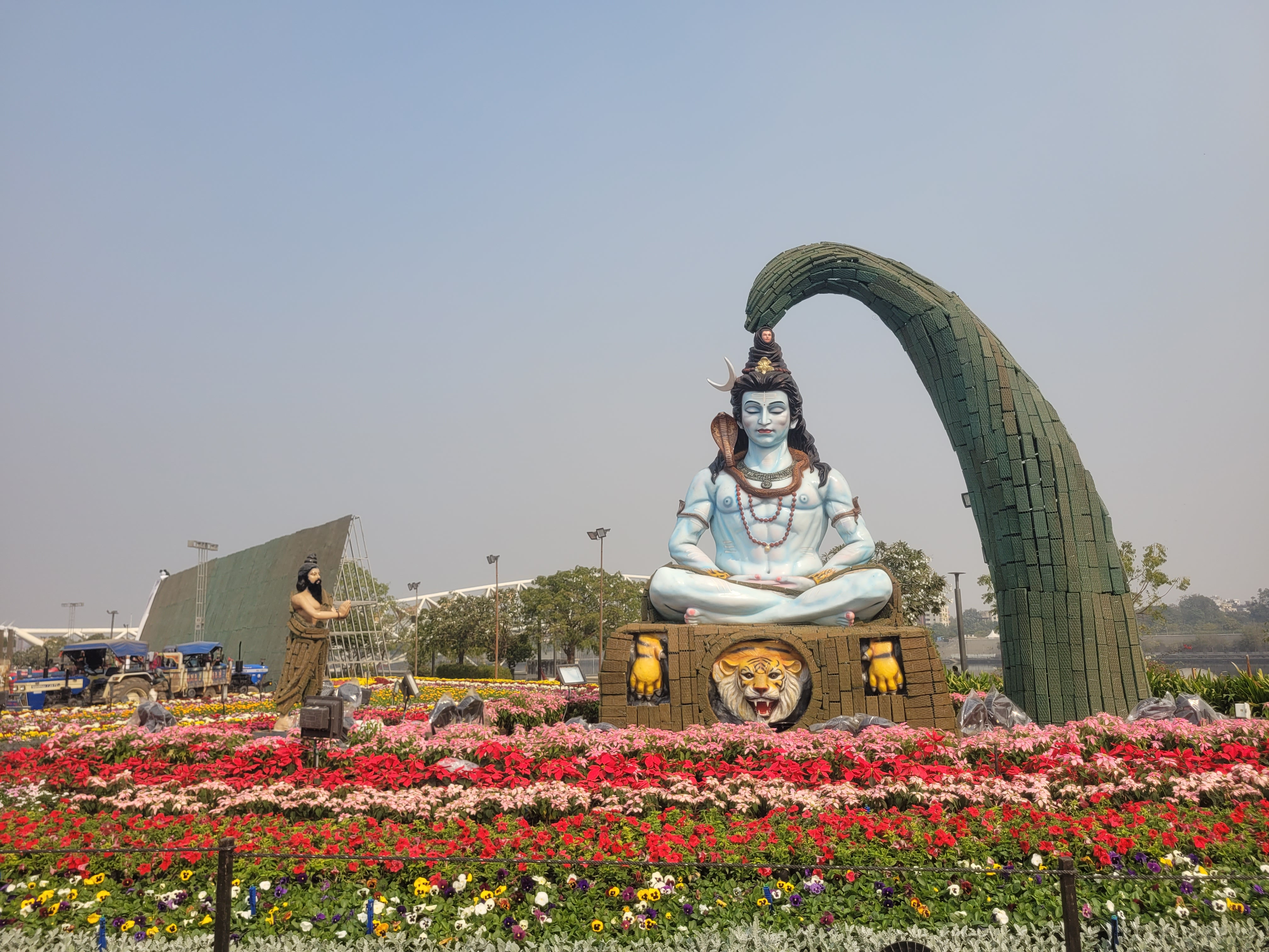 અમદાવાદમાં ફૂલોનો મનમોહક દરિયો! 1 જાન્યુઆરીથી ફ્લાવર શોનો પ્રારંભ, જાણો મુખ્ય આકર્ષણો અને ટિકિટના દર 7 - image