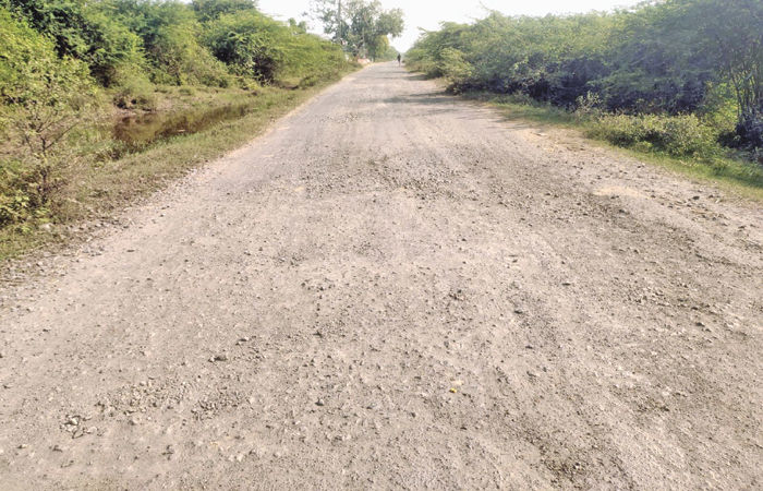 મહિસાથી વાસણા જતો બિસ્માર માર્ગનું સમારકામ નહીં કરાય તો આંદોલનની ચીમકી 1 - image