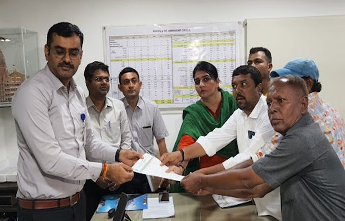 જામનગરમાં PGVCL દ્વારા સ્માર્ટ વિજ મીટર ગ્રાહકની મંજૂરી વિના નહીં લગાવવા મુખ્યમંત્રીને રજૂઆત 2 - image