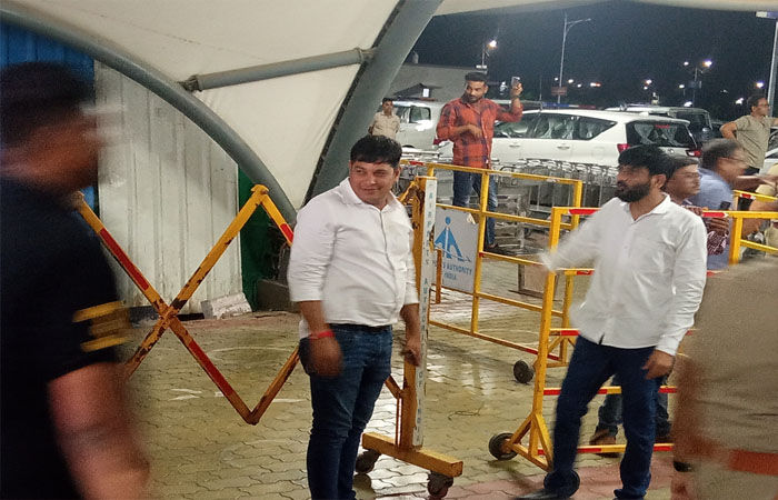 વહેલી સવારથી મોડી રાત્રી સુધી સી.આર. પાટીલના વિશ્વાસુના હોટલમાં ધામા 1 - image