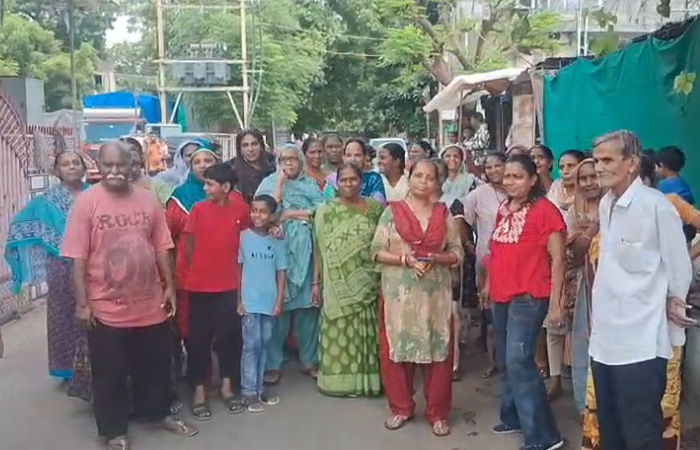 વડોદરાના છાણીમાં 500 જેટલા પરિવારોના પાણી માટે વલખાં : છેલ્લા 7 દિવસથી પાણી માટે વલખાં મારતા રહીશોએ હોબાળો મચાવ્યો 1 - image