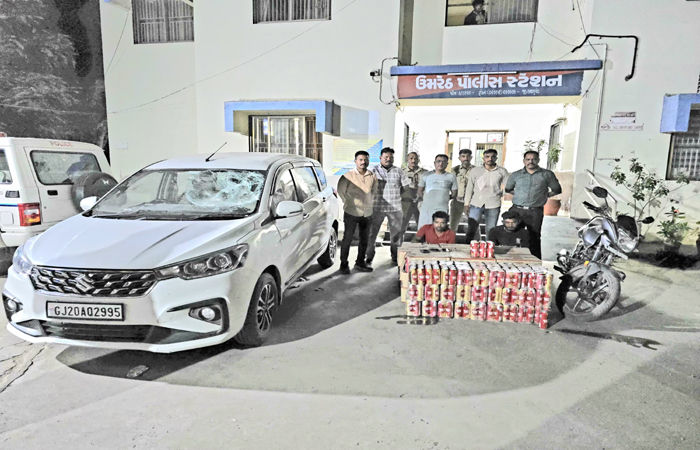 રૂપિયા 2 લાખના વિદેશી દારૂના જથ્થા સાથે 2 શખ્સો ઝડપાયા 1 - image