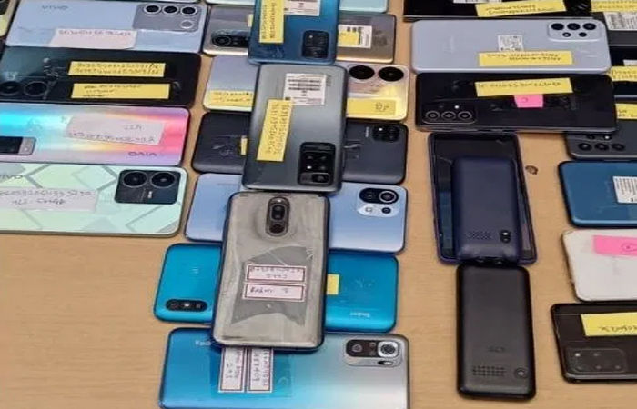 આણંદમાં શખ્સ પાસેથી ચોરીના 9 મોબાઇલ ફોન પકડાયા 1 - image