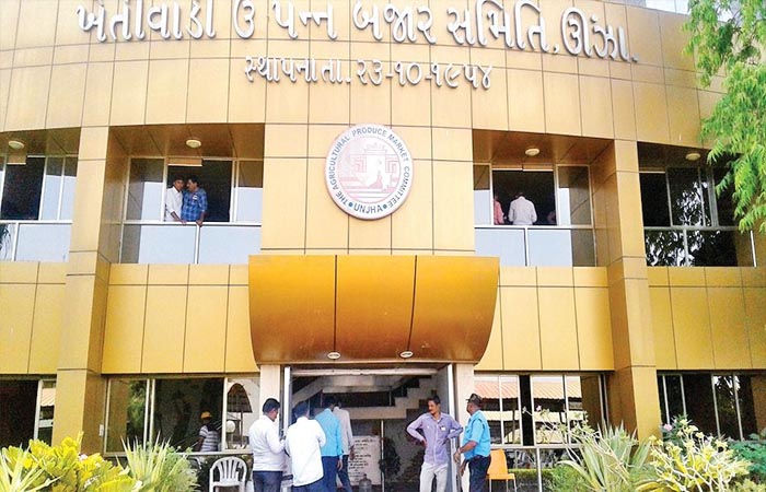 ઉંઝા ખેતીવાડી બજારના બોગસ લાઈસંસ આધારે બેંકોમાં 640 કરોડની હેરાફેરીઃ છ સામે ફરિયાદ 1 - image