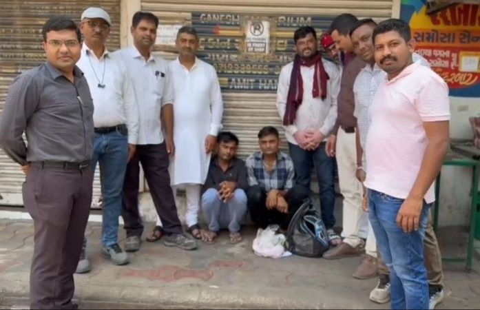 અમદાવાદમાં ક્રાઈમ બ્રાન્ચની મોટી કાર્યવાહી: ઘીકાંટા વિસ્તારમાંથી 12 લાખના મેફેડ્રોન ડ્રગ્સ સાથે બે ઝડપાયા 1 - image